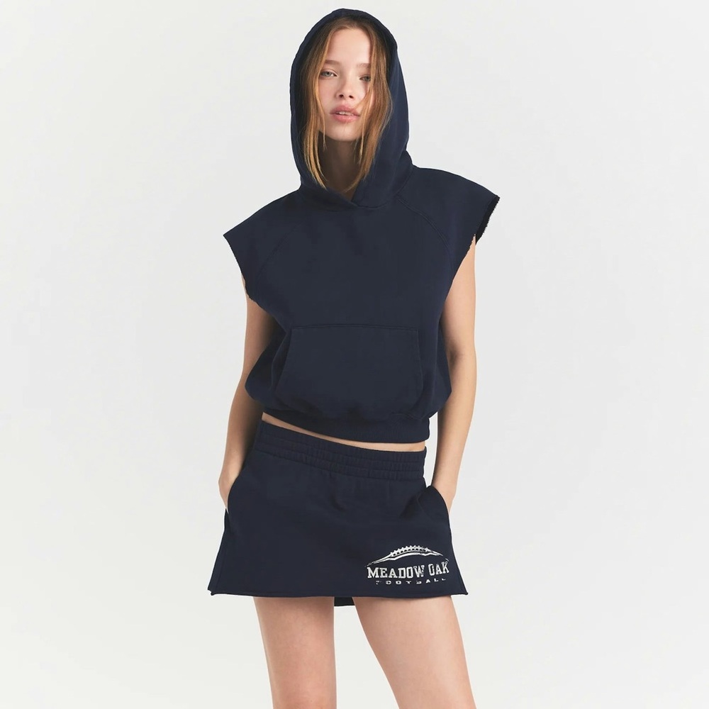 SKIMS Boyfriend Fleece Muscle Hoodie - Picture 3 of 5